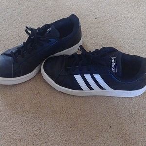 Adidas Advantage Sneakers